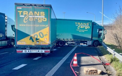 2023-02-27 00:00:00 - Vrachtwagen botst op werfvoertuig op E40 in Middelkerke