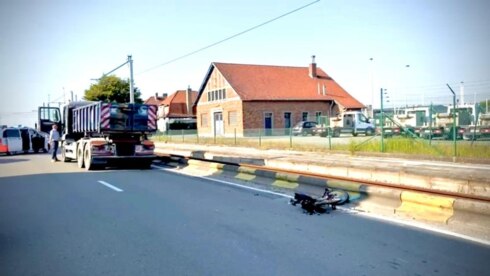 2023-06-09 00:00:00 - Fietsster in levensgevaar na aanrijding door vrachtwagen in Zeebrugge