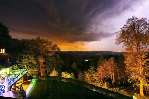 2023-05-05 00:00:00 - Fel onweer met hagel levert mooie beelden