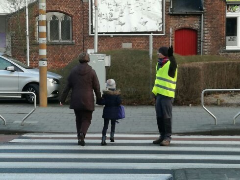 2018-02-21 00:00:00 - Agent en opzichter aan de schoolpoort na dodelijk ongeval