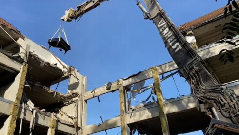 2022-10-27 00:00:00 - Piano uit schoolgebouw gehesen