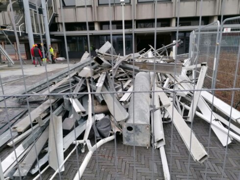 2021-03-04 00:00:00 - Piramide voor Het Pand in Waregem herleid tot schroot