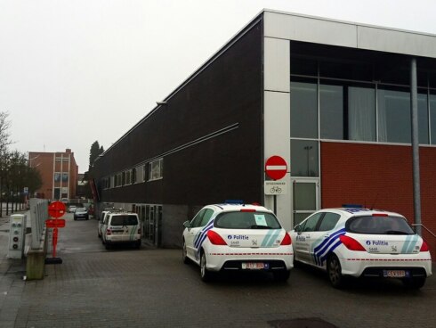 2017-01-30 00:00:00 - 18 vluchtelingen ontdekt in vrachtwagen in Tielt