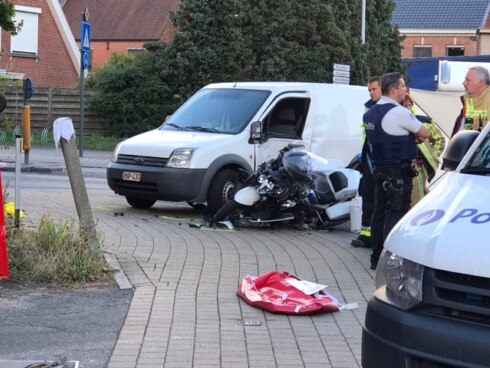 2017-08-09 00:00:00 - Politieagent zwaar gewond bij wielerwedstrijd in Beernem