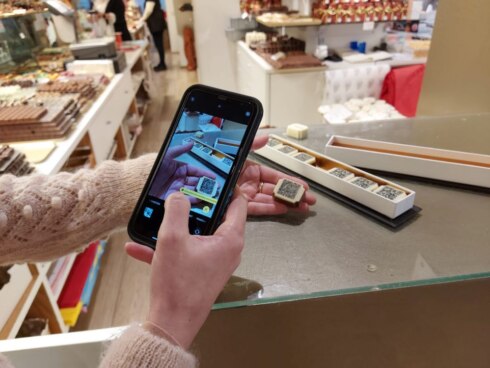 2021-11-29 00:00:00 - Chocolaterie pakt uit met pralines met QR-code