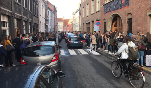 2017-09-11 00:00:00 - Protestactie aan schoolpoort tegen uitwijzing