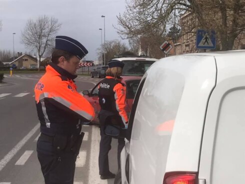 2020-04-03 00:00:00 - Overdrijft politie met controles? "Dit is een heksenjacht"
