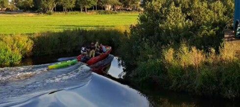 2022-07-24 00:00:00 - Brandweer haalt tieners in kano terug
