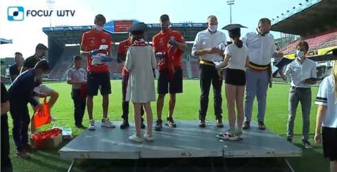 2020-06-26 00:00:00 - Waregemse laatstejaars ontvangen diploma in Regenboogstadion