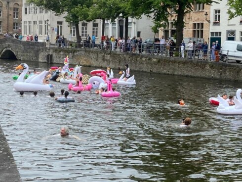 2021-06-11 00:00:00 - Laatstejaars sluiten middelbare schooltijd af met reitjessprong