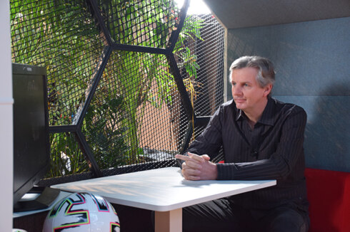 2021-01-01 00:00:00 - Sport West 2020: dilemma's met Renaat Schotte