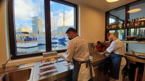 2021-11-29 00:00:00 - Drijvend restaurant in Mercatordok