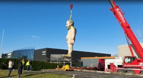 2022-02-15 00:00:00 - Daar gaat hij: bekende reus vertrokken uit Waregem