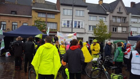 2021-10-06 00:00:00 - Fietsers trotseren hondenweer voor klimaat op Ride the tide