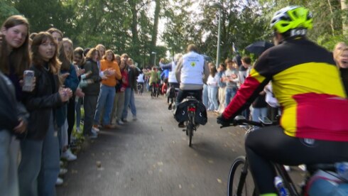 2021-10-07 00:00:00 - Brugse kinderen vormen erehaag voor klimaatrijders