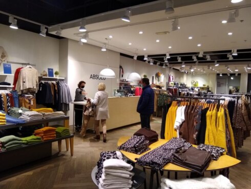 2020-12-01 00:00:00 - Winkels weer open: geen overrompeling