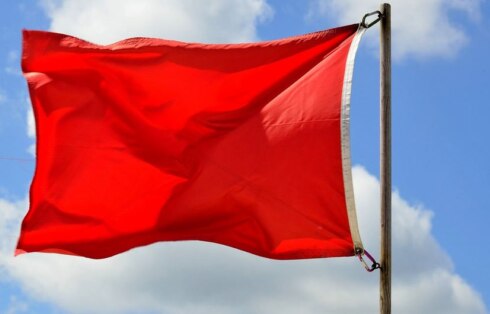 2020-08-13 00:00:00 - Redders hijsen rode vlag tegen gebrek aan respect