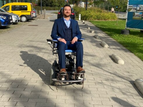 2021-09-22 00:00:00 - Spin-off KU Leuven Brugge ontwikkelt slimme rolstoel