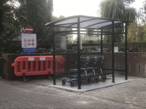 2019-10-30 00:00:00 - Wevelgem plaatst rolstoelen op begraafplaats