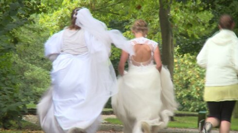 2019-09-29 00:00:00 - Runaway Bride in Ieper haalt geld op voor Think Pink