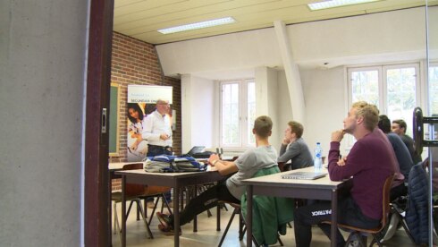 2016-10-12 00:00:00 - Scheidsrechters zijn uitstervend ras