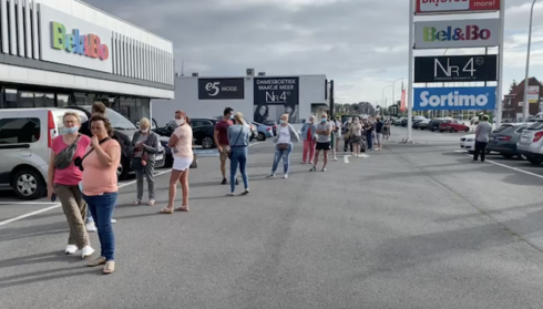 2020-08-22 00:00:00 - Meteen grote rijen voor uitverkoop Brantano