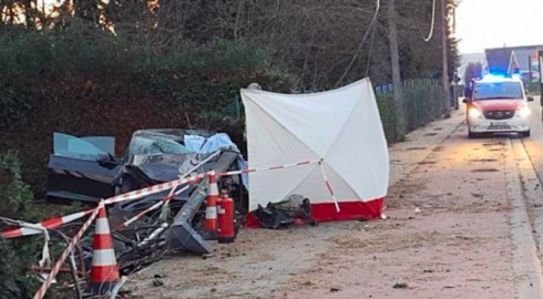 2021-03-21 00:00:00 - 41-jarige man overleeft klap tegen elektriciteitspaal niet