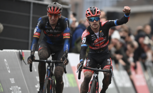 2021-11-11 00:00:00 - Iserbyt klopt Aerts in spannende sprint