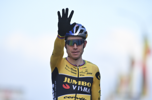 2022-01-09 00:00:00 - Wie anders? Van Aert pakt driekleur in Middelkerke