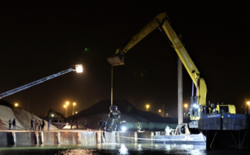 2022-03-06 00:00:00 - Wagen met twee inzittenden uit water getakeld