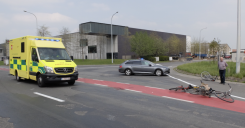 2022-04-23 00:00:00 - 12-jarig meisje zwaar gewond na aanrijding in Veurne
