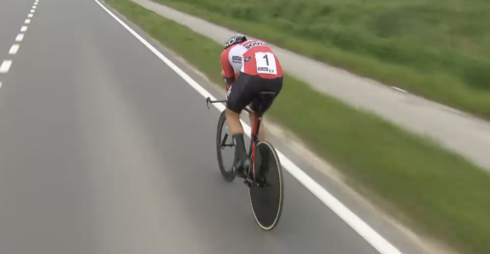 2022-04-24 00:00:00 - Alec Segaert test de benen in Poperinge