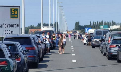 2022-07-30 00:00:00 - Opnieuw dodelijk ongeval: Spookrijder botst met camper op E40 in Zandvoorde