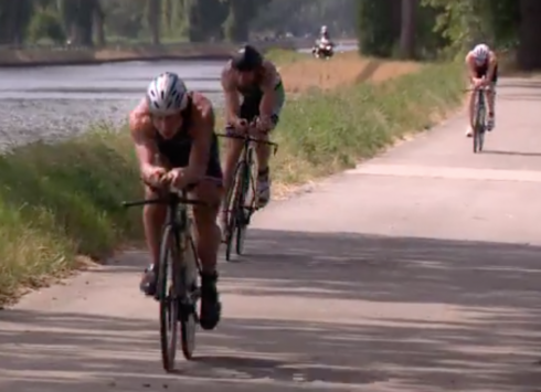 2018-08-05 00:00:00 - Triatleten Matthias Allegaert en Ine Cockuyt winnen in Jabbeke