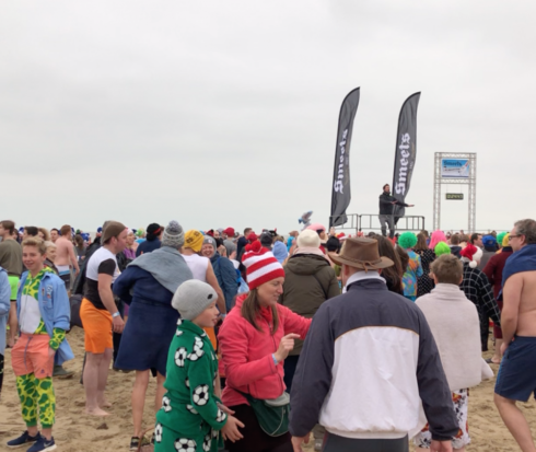 2019-01-05 00:00:00 - Bijna 5.000 deelnemers voor Nieuwjaarsduik Oostende