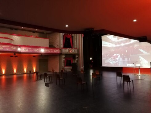 2020-08-24 00:00:00 - Coronaveilige oplossing in schouwburg Kortrijk: een balzaal zoals 100 jaar geleden