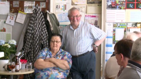 2016-08-17 00:00:00 - Zeventigers baten al 55 jaar café uit op de 'Schreve'