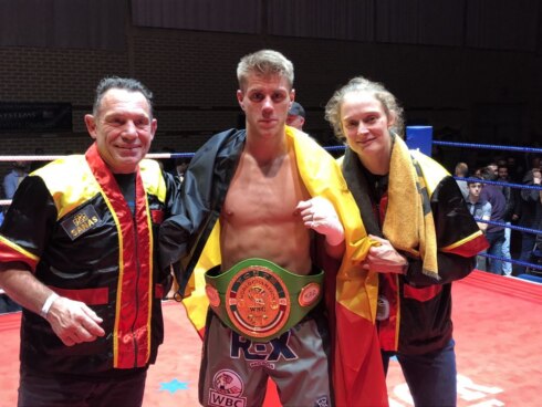 2018-11-01 00:00:00 - Steen verlengt WBC Youth-wereldtitel