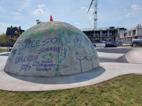 2021-05-03 00:00:00 - Overlast en graffiti op skatebowl na 50 dagenviering in Kortrijk