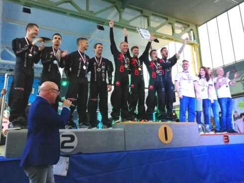 2019-04-08 00:00:00 - Nationale skydiveteam wint Bedford Challenge