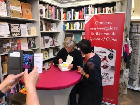 2018-06-20 00:00:00 - Bestsellerauteur Karin Slaughter signeert in Brugge
