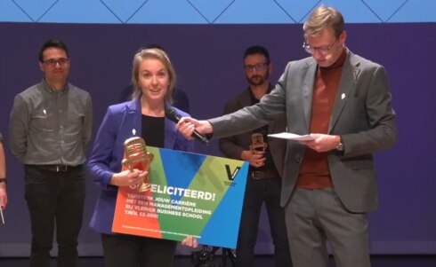 2021-10-12 00:00:00 - Kuurnse wint prijs met onderzoek dat oude moordzaken kan oplossen