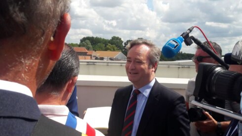 2020-06-15 00:00:00 - Franse staatssecretaris woont heropening grens bij