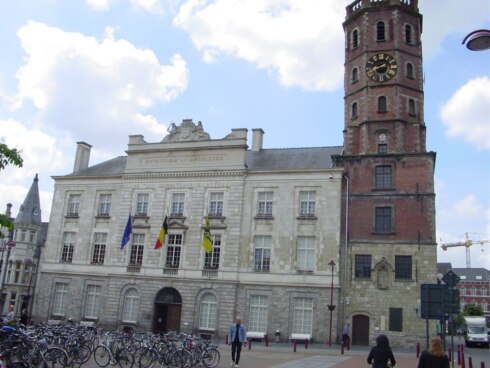 2017-10-16 00:00:00 - VK18: Burgemeester Menen tevreden, oppositie helemaal niet