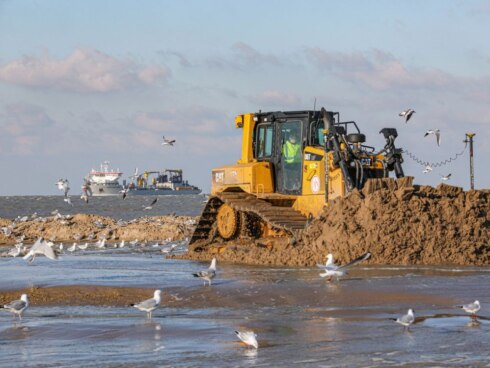 2022-01-27 00:00:00 - 85.000 vrachtwagens zand moeten Oostende beschermen op duurzame manier