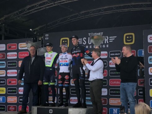 2021-10-23 00:00:00 - Eli Iserbyt wint solo in Ruddervoorde
