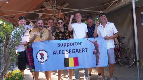 2021-09-09 00:00:00 - Supporters vieren overwinning Alec Segaert
