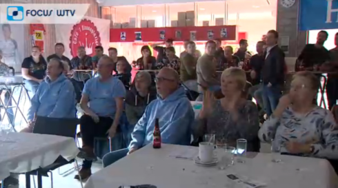 2019-02-03 00:00:00 - Supporters Vermeersch volgen WK op groot scherm