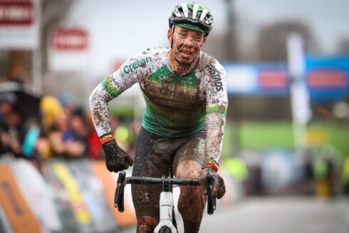 2023-01-16 00:00:00 - Sweeck wint solo in Otegem en spoelt zo BK-teleurstelling door