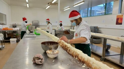 2021-12-20 00:00:00 - Kerststronk van 30 meter lang voor zorgpersoneel